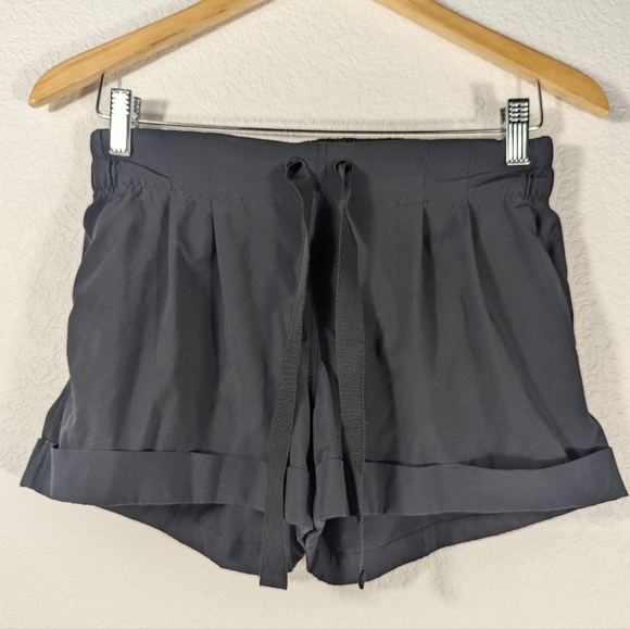 Lululemon Women’s Black Nylon Drawstring Athleisure Cuffed Shorts - Picture 1 of 7